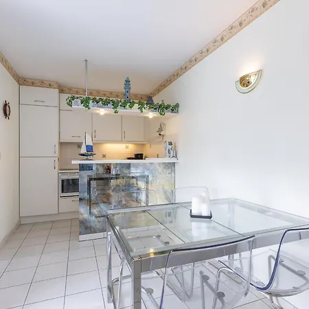 Spacious With Terrace Apartment *